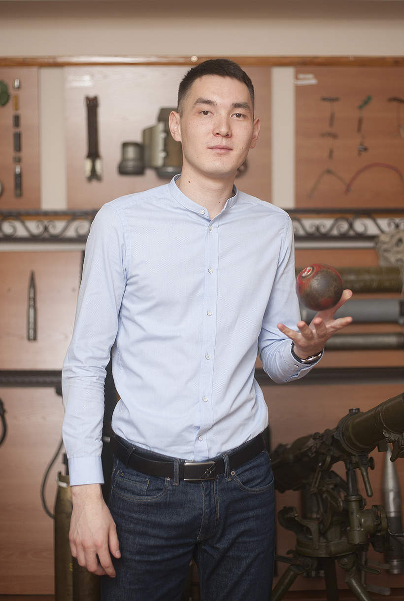 Адилет Абдразаков, студент 5-го курса факультета летательных аппаратов, кафедра газодинамических импульсных устройств, направление «Боеприпасы и взрыватели», разработчик усовершенствованного осколочно-фугасного снаряда