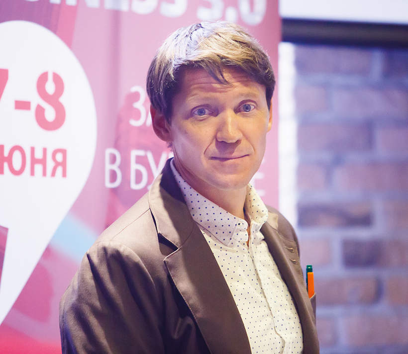 Эдуард Вараксин, бизнес-тренер, топ-коуч, создатель проекта «Академия вовлекающего лидерства» и четырех уникальных «Карт трендов» в России