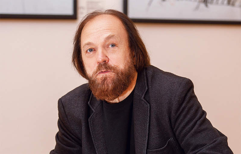 Владимир Назанский, куратор выставки, арт-критик, член Союза художников и Ассоциации искусствоведов России (Санкт-Петербург), друг семьи Косенковых