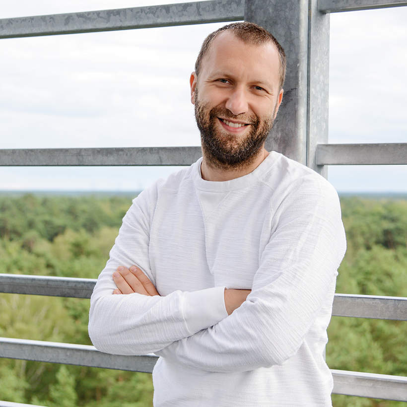 Дмитрий Кибкало, основатель крупнейшей в Европе розничной сети магазинов настольных игр «Мосигра», автор игр «Шакал», «День вождей», «Ерш» и т.д.  Обладатель премии «Деловая книга года в России» (книга «Бизнес как игра»)