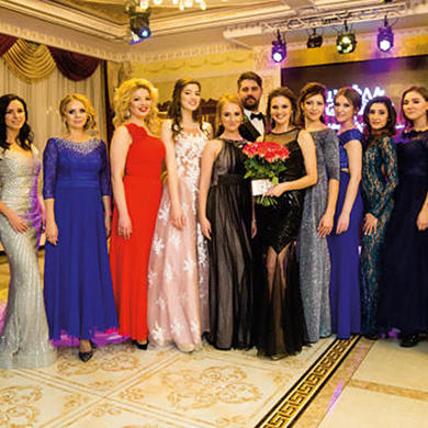 Вечер благородных манер: в Новосибирске прошёл выпускной первых королев сезона