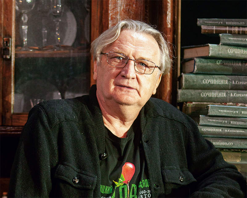 Григорий Фирсов, актёр театра и кино, заслуженный артист России, в спектакле «Дядя Ваня» играет профессора Александра Владимировича Серебрякова