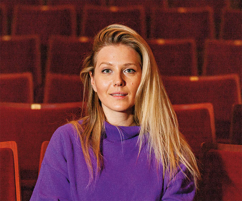Карина Андоленко, актриса театра и кино, актриса Московского Губернского театра, в спектакле «Дядя Ваня» играет супругу профессора Елену Андреевну Серебрякову
