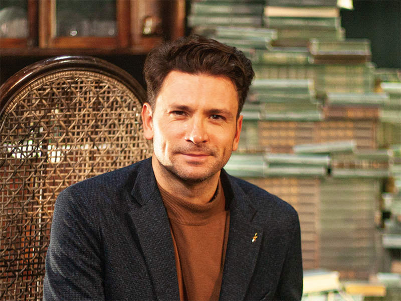 Антон Хабаров, актёр театра и кино, актёр Московского Губернского театра, в спектакле «Дядя Ваня» играет доктора Михаила Львовича Астрова